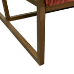 Poltrona lounge in finta pelle con struttura in metallo